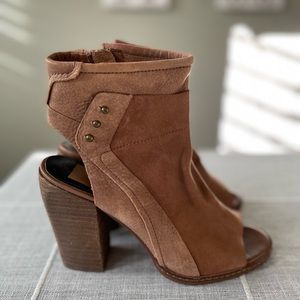 Dolce Vita peep toe heel